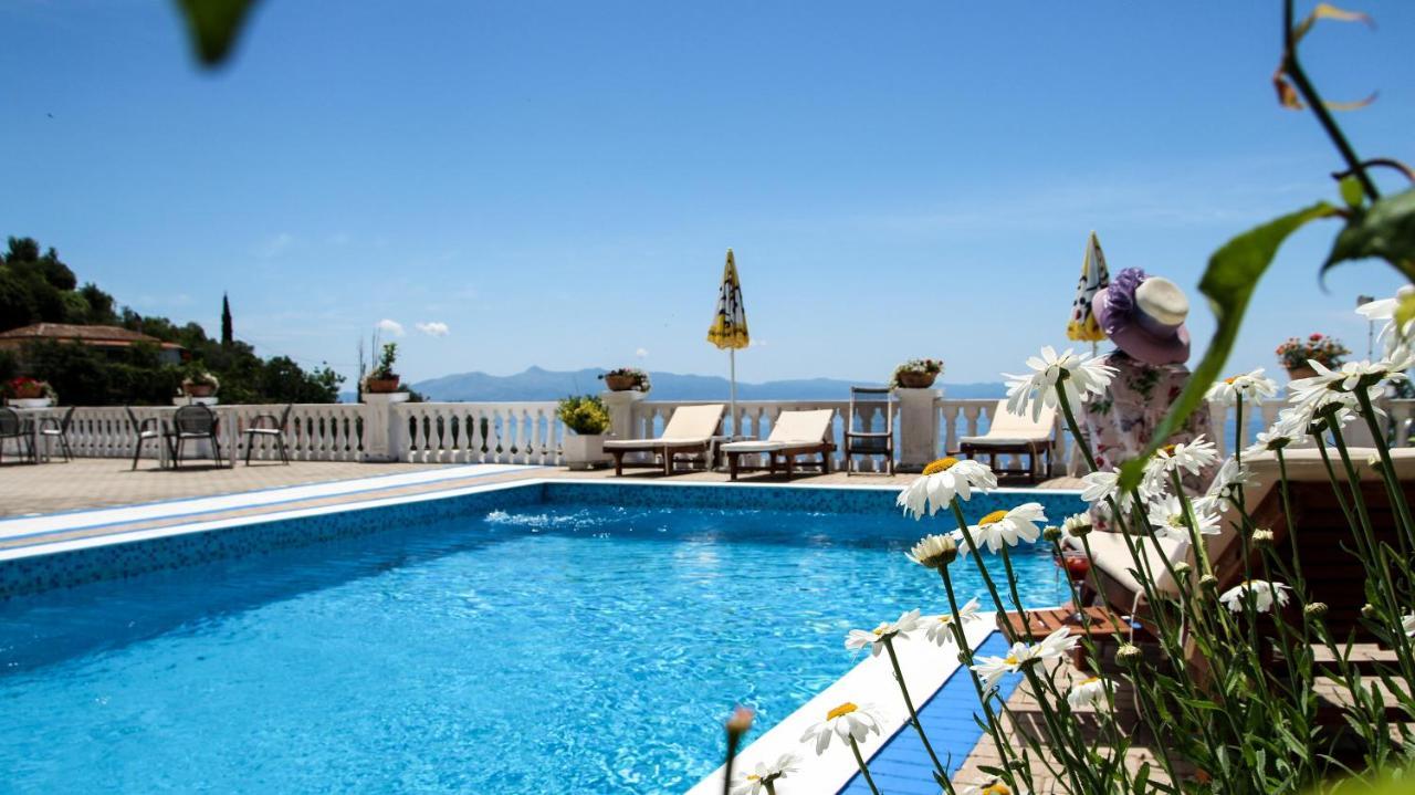 Paradise Lukova Hotel Exterior foto